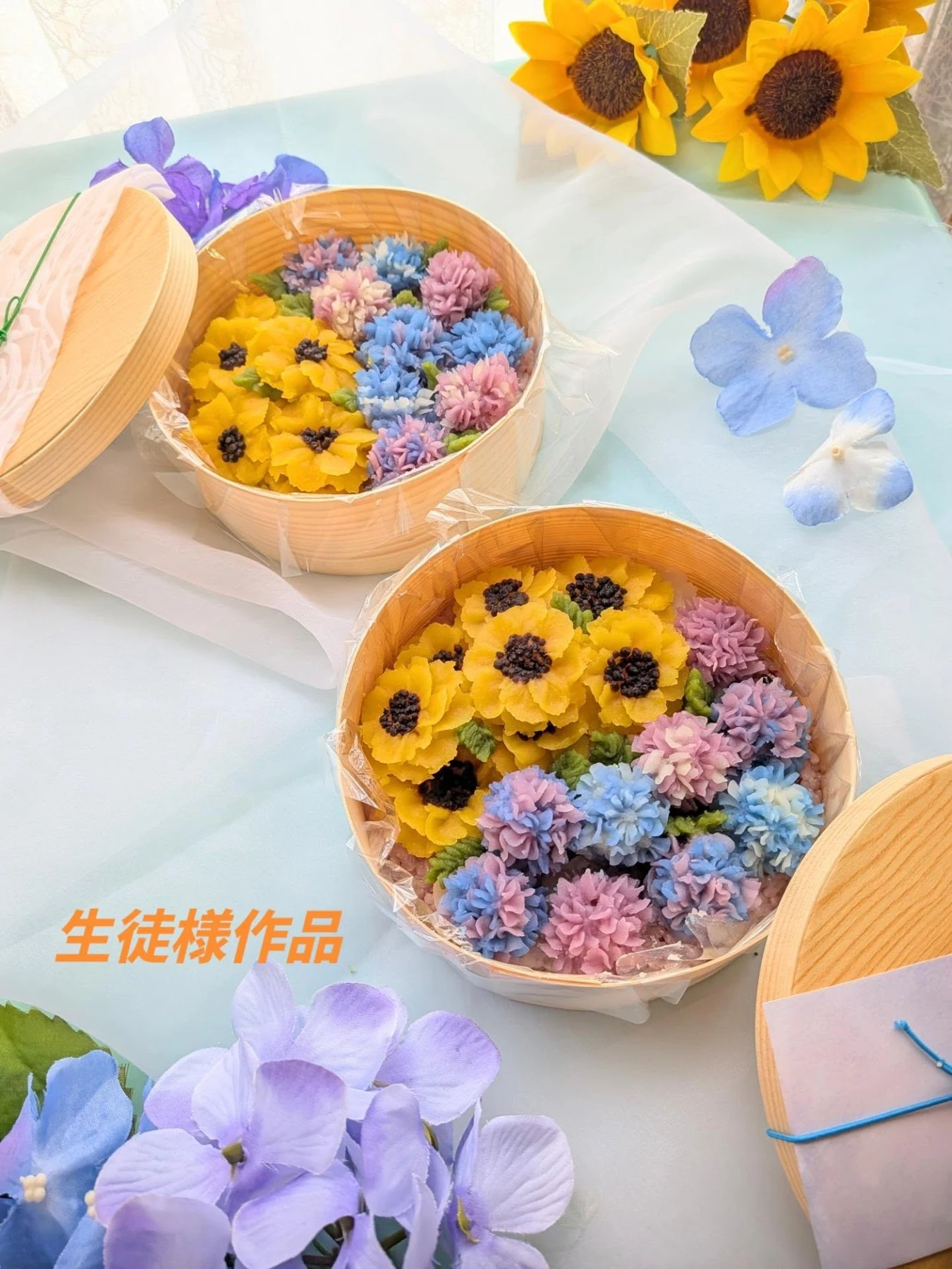 生徒さま作品。ひまわりとあじさいをあしらった夏のおはぎ